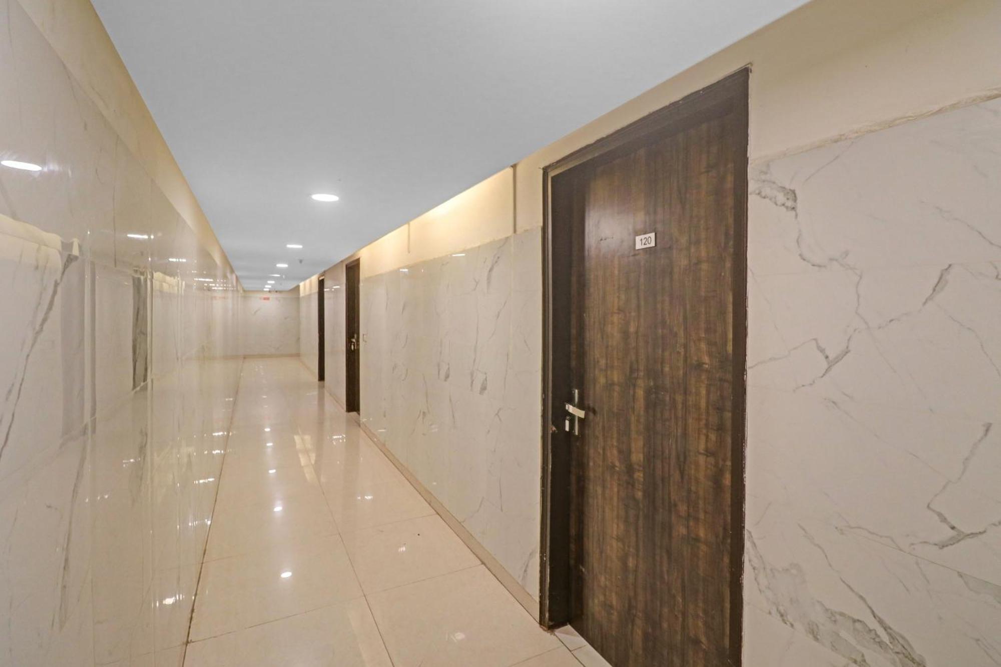 Collection O Seven Heaven Hotel Új-Delhi Kültér fotó